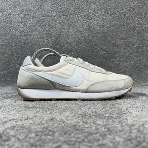 Nike Daybreak CK2351-101 Women’s Size 10.5 Crean Athletic Running Shoes Used